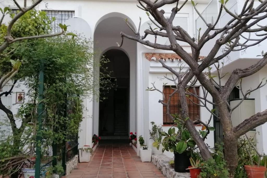 Beautiful Apartment In La Carihuela, Torremolinos Bagian luar foto