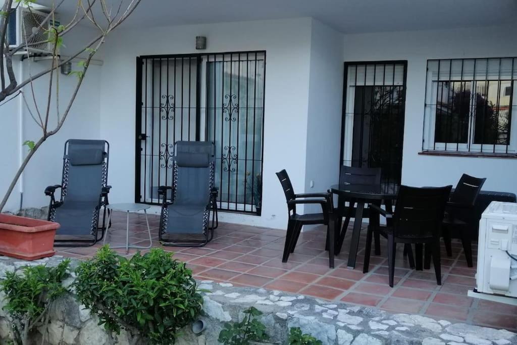Beautiful Apartment In La Carihuela, Torremolinos Bagian luar foto