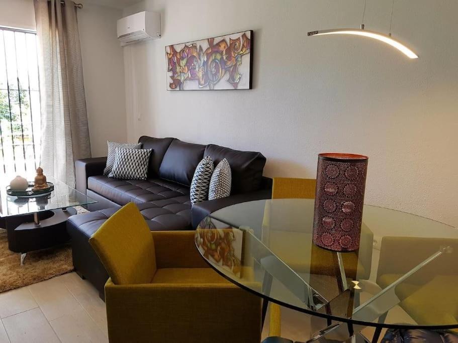 Beautiful Apartment In La Carihuela, Torremolinos Bagian luar foto