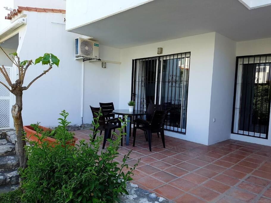 Beautiful Apartment In La Carihuela, Torremolinos Bagian luar foto
